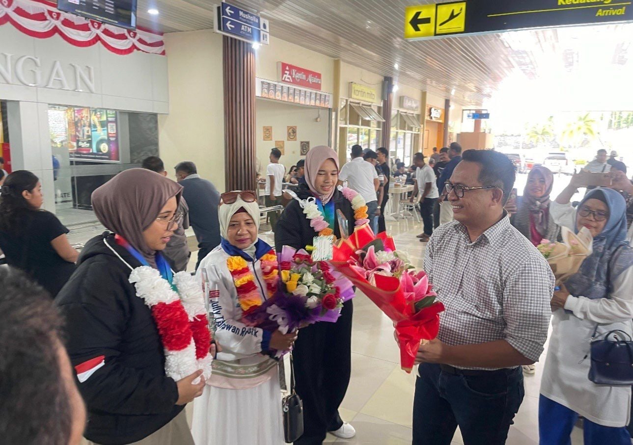 Dua Siswi SMAN 2 Ternate Pulang Kampung Usai Harumkan Indonesia di Ajang Robotik Dunia