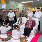 Tiba di Ternate, Kapolda Baru Maluku Utara disambut Ritual Adat Joko Kaha
