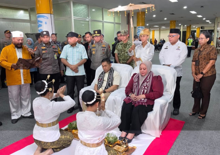 Tiba di Ternate, Kapolda Baru Maluku Utara disambut Ritual Adat Joko Kaha